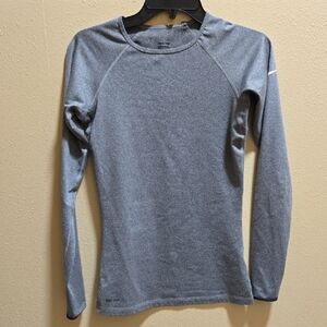 Nike Women’s Long-Sleeve Crew Top in Heather Gray